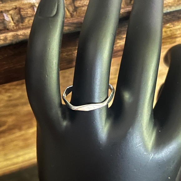 925 Silver Wavy Ring Taxco Handmade dainty stackable - Picture 4 of 10